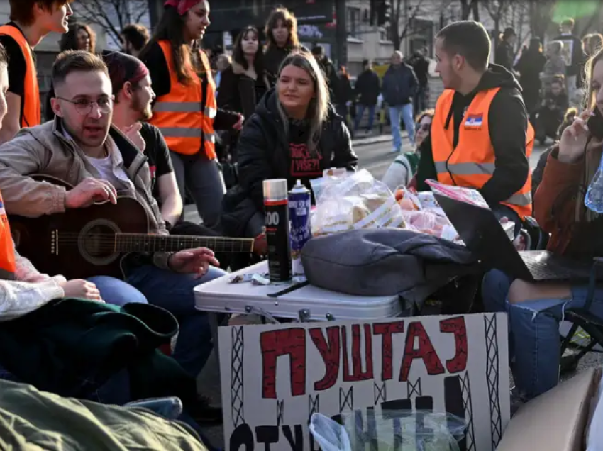 Vala e protestave në Serbi vazhdon