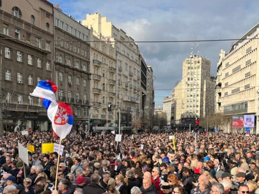 Sërish protestë në Beograd, kërkohet anulimi i zgjedhjeve