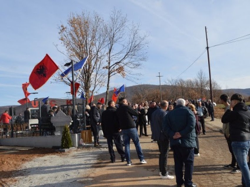 ​Përurohen lapidarët e tre dëshmorëve të kombit në Lladroc të Malishevës