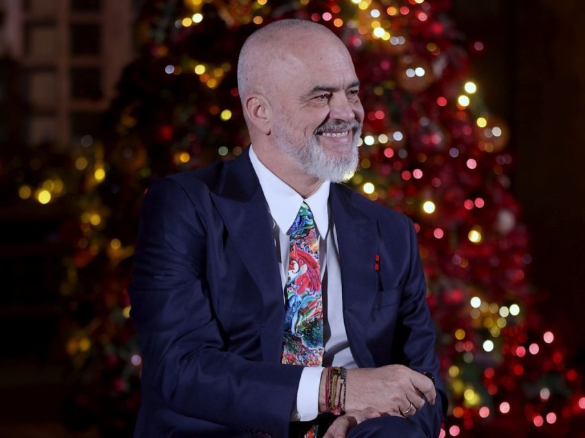 “Unë jam Edi Rama dhe prapa më vjen historia dhe 2030-ta”- Si asnjëherë më parë, Rama uron shqiptarët përmes inteligjencës artificiale