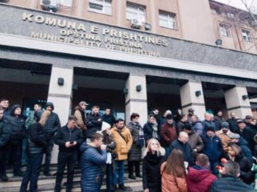 Fillon protesta për rritjen e çmimit të qirasë, kërkojnë zbritje