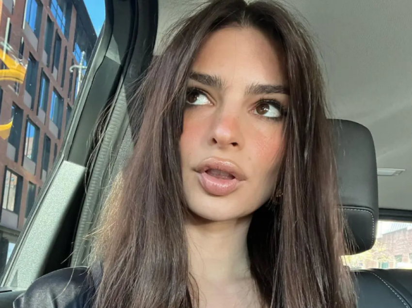 Emily Ratajkowski debuton stilin e ri të flokëve me balluke në shfaqjen e Marc Jacobs