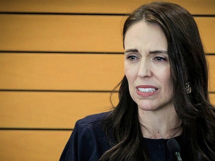 A u detyrua Ardern të jepte dorëheqjen?