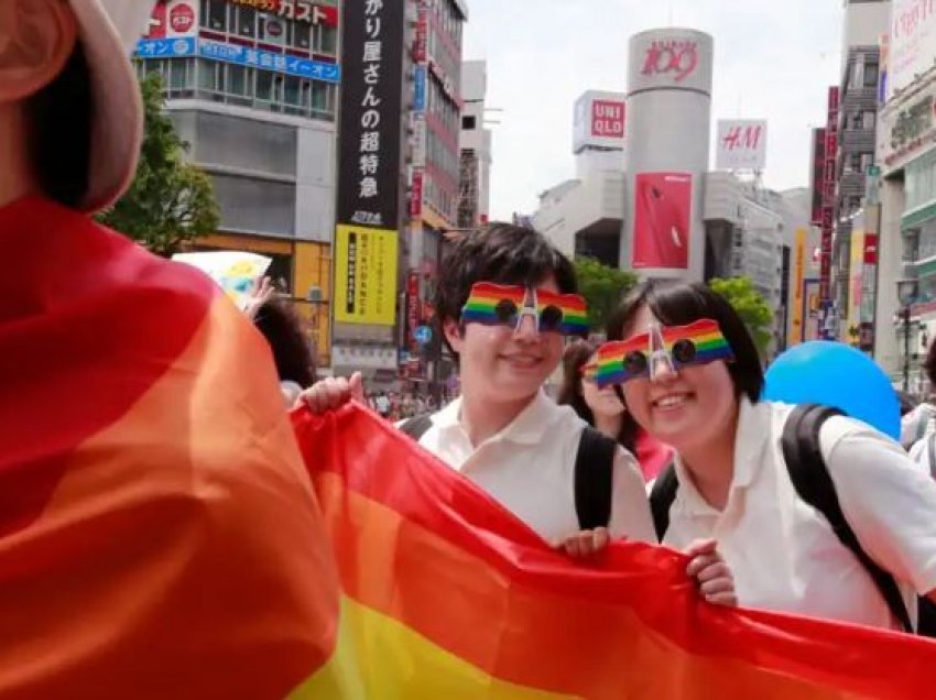 Kryeministri japonez shkarkon këshilltarin e tij pas komenteve nënçmuese për komunitetin LGBT