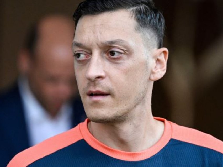 Ozil përgënjeshtron