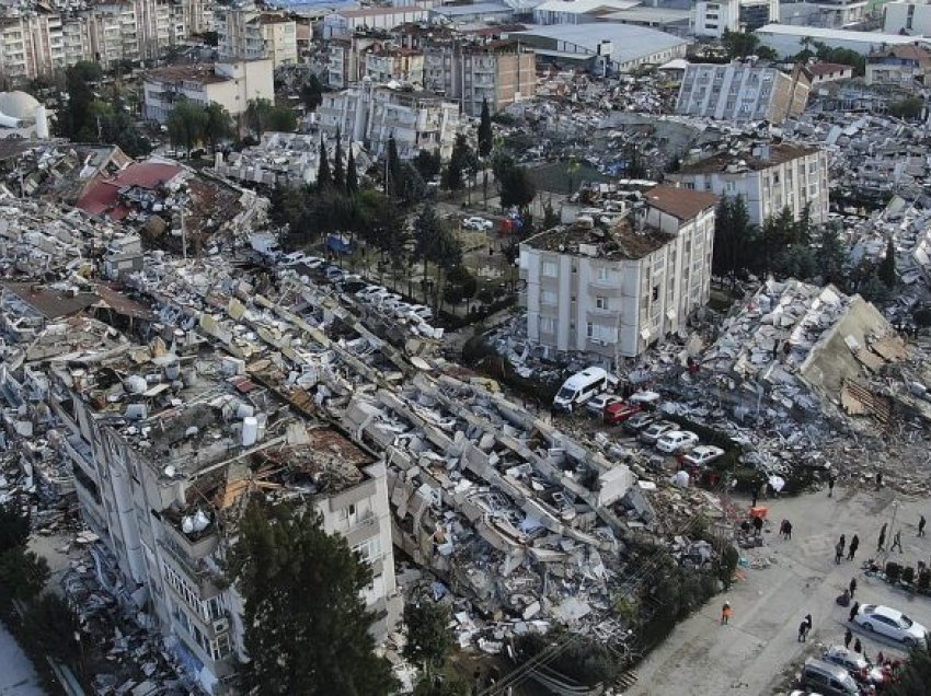 LIVE/ Rriten shifrat, mbi 12,000 numri i të vdekurve nga tërmeti – Skena të tmerrshme pas tërmetit në Siri