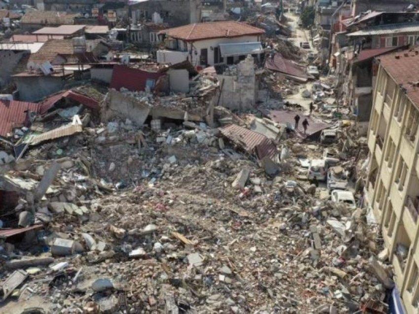 Shqetësime për plaçkitje dhe kushtet higjienike rëndojnë punën e vullnetarëve në Turqi