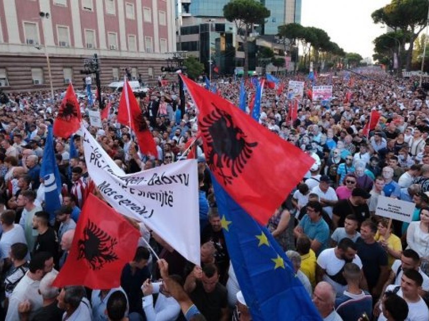 “Shqipëria po marshon drejt Tiranës”, mesazhi i Berishës para protestës kundër qeverisë