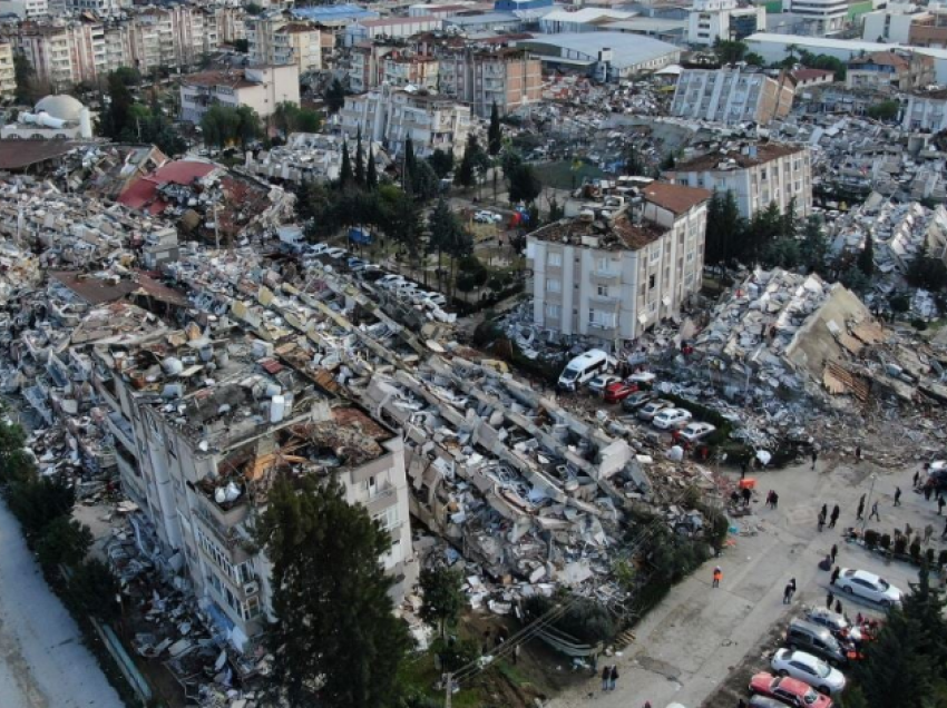 Tërmeti i fuqishëm në Turqi ‘tremb’ popullin grek, sizmologët: Nuk ka shanse që një lëkundje e tillë të prekë Greqinë