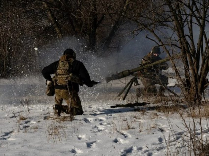 Kush janë ushtarët rusë që kanë dezertuar dhe kanë marrë armët dhe po luftojnë kundër forcave të Putinit në Ukrainë?