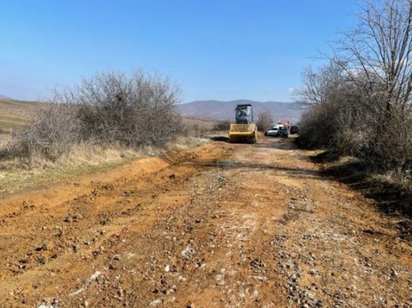 Nis asfaltimi i rrugës në fshatin Tërpezë e Ulët të Malishevës