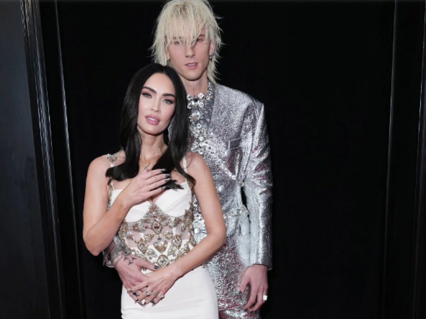 Megan Fox heq unazën e fejesës pas ‘ndarjes’ nga Machine Gun Kelly