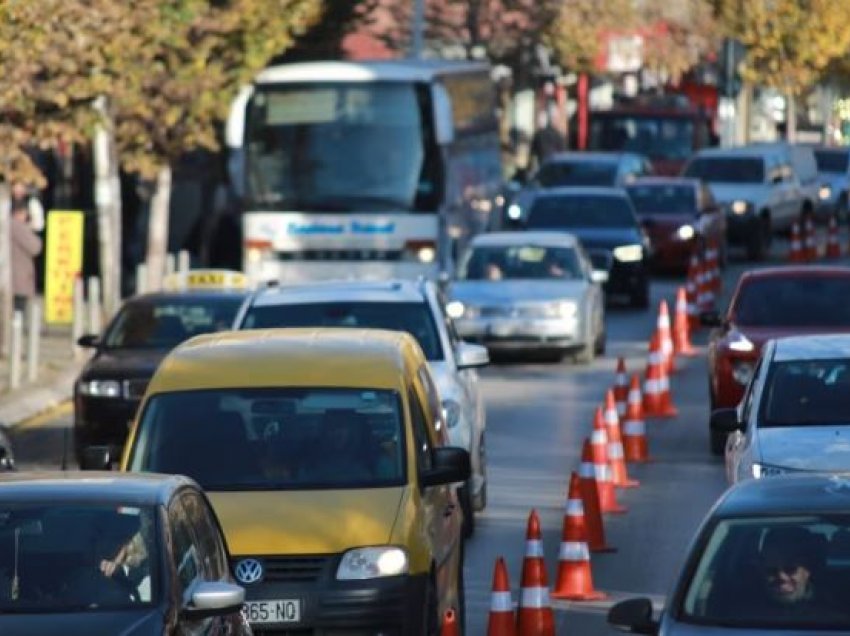 PE-ja ndalon veturat me naftë dhe benzinë nga viti 2035