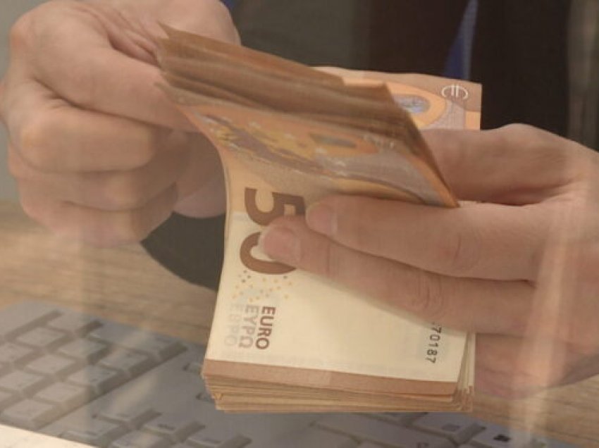 Euro vazhdon trajektoren rënëse, gjatë shkurtit zbret në 115.7 lekë