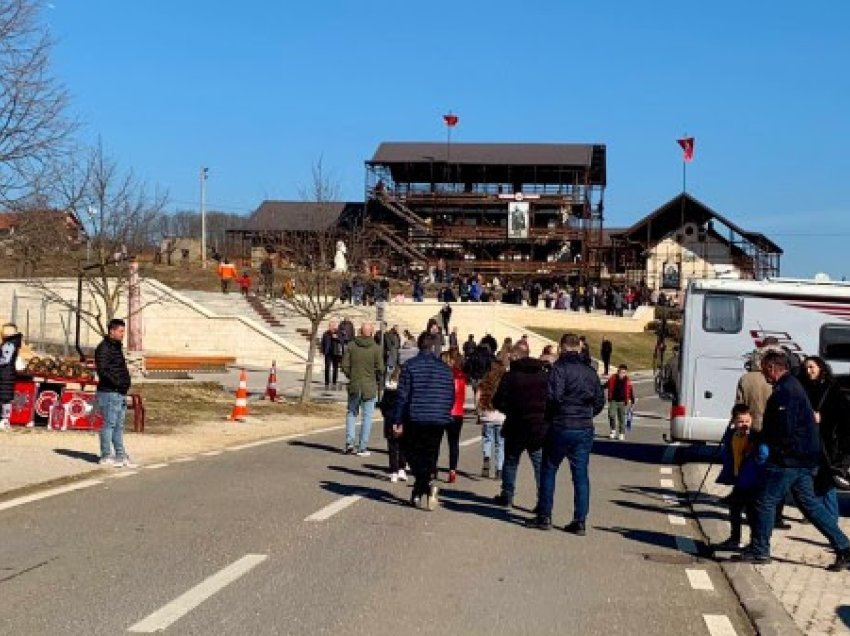 ​Qytetarët: Jasharajt ndryshuan fatin dhe historinë e popullit shqiptar