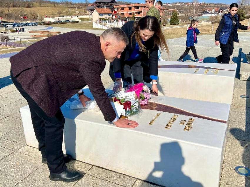 Ditëlindja e komandantit Hamëz Jashari, Bekimi bën homazhe