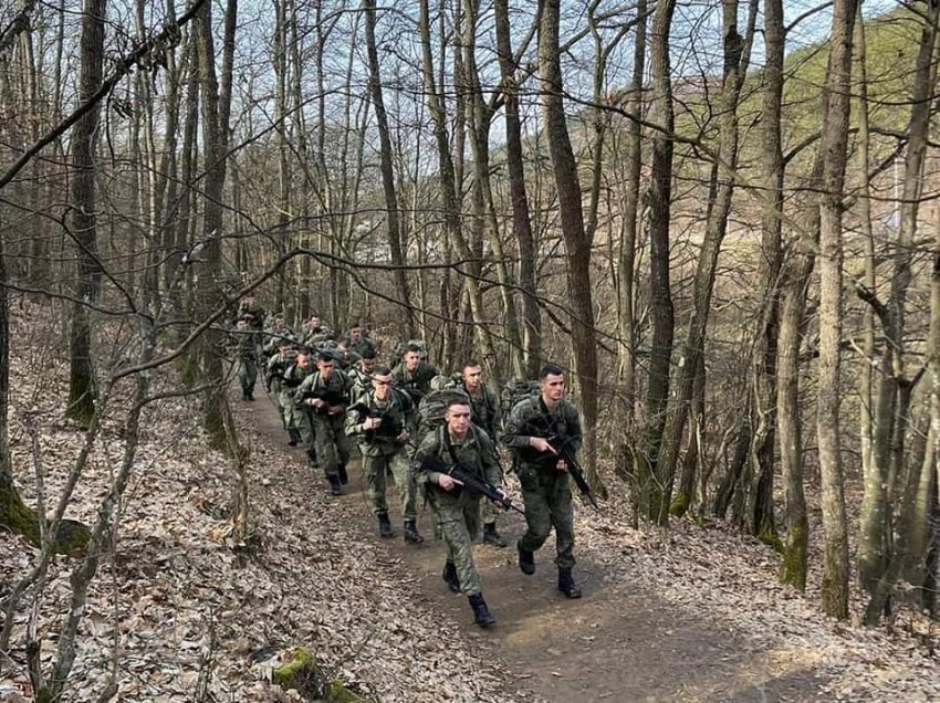 Kadetët e rinj të FSK-së realizojnë me sukses marshimin 10 kilometërsh