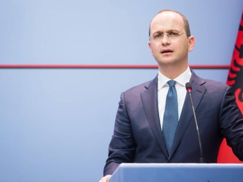 Bushati: Plani evropian flet për njohje implicite të Kosovës nga Serbia