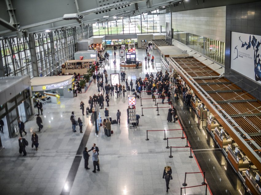 Mjegulla shkakton kaos në aeroportin e Prishtinës, anulohen disa fluturime