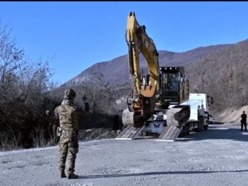 KFOR-i publikon pamjet nga heqja e barrikadave të fundit në veri