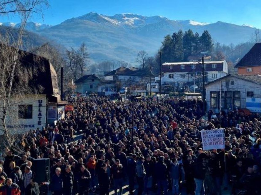 “Nuk rrëzohet qeveria Kurti me planet e Vuçiqit o burra”, analisti reagon ashpër pas plagosjes së të rinjve serbë