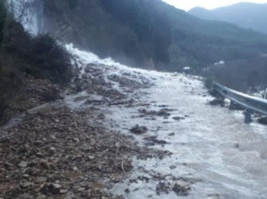 Shqipëri, rrëshqitje e gurëve dhe e dheut në Postribë, në Theth nis dëbora