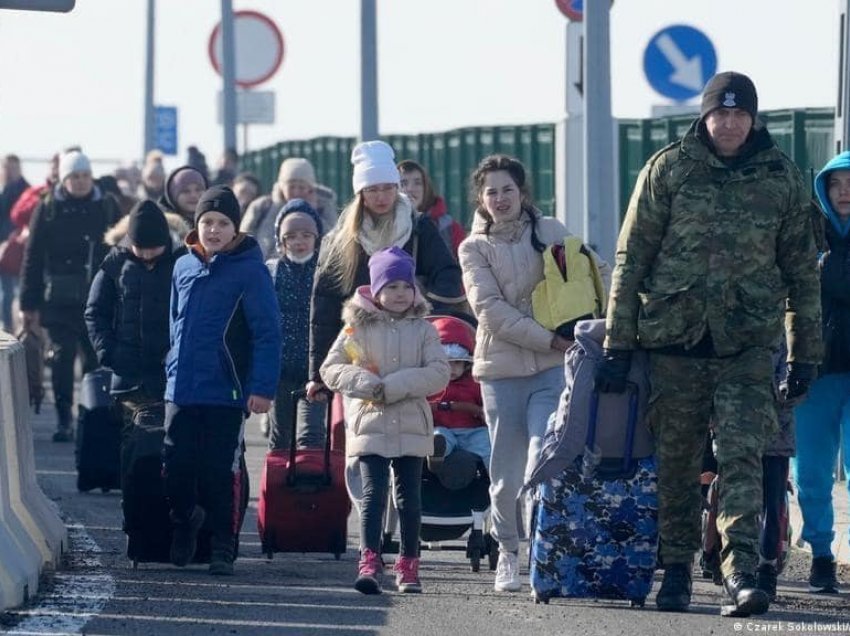 Ambasada e SHBA: Vendet evropiane, përfshirë Shqipërinë, po bëjnë ç’munden për të ndihmuar në pritjen e refugjatëve