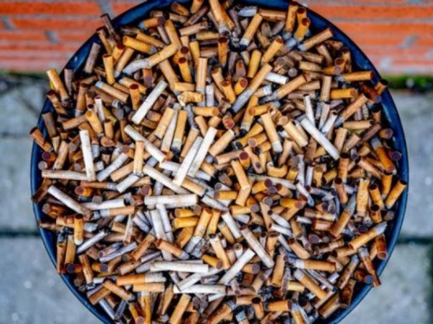 Spanjë, kompanitë e duhanit duhet të paguajnë për pastrimin e bishtave të cigareve