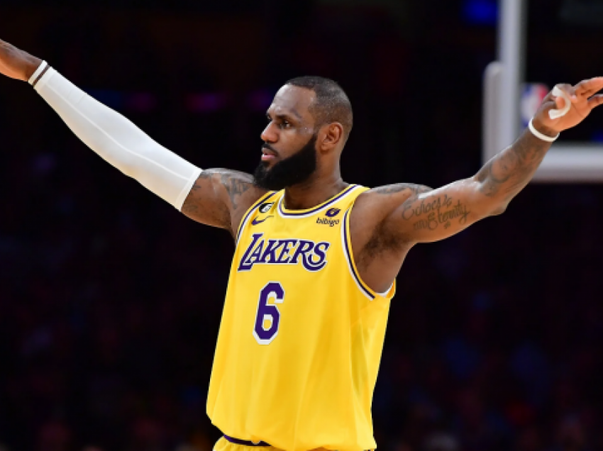 LeBron James shkruan historinë në NBA