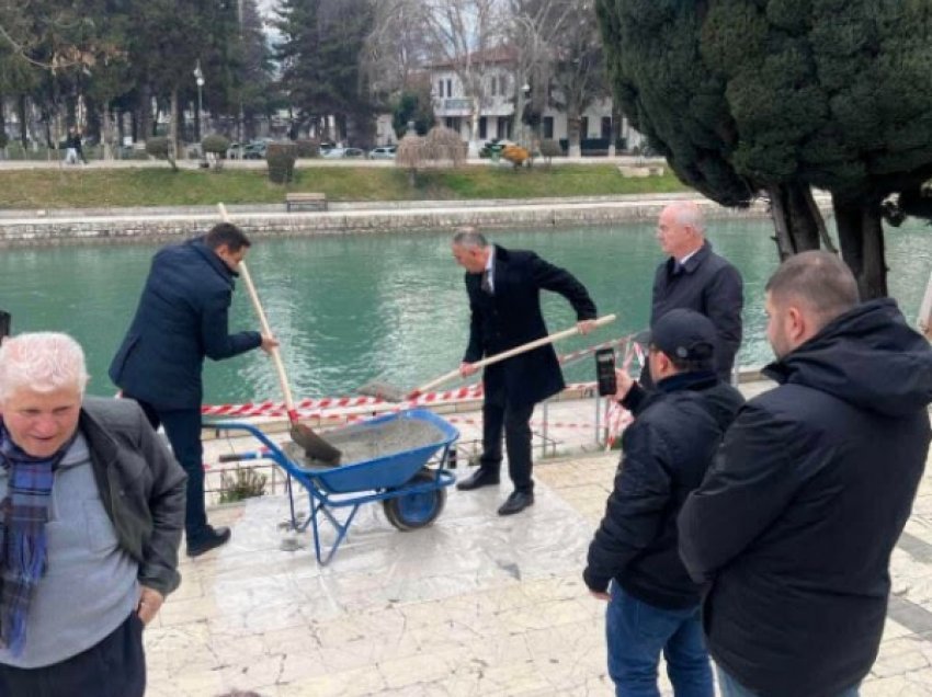 Vihet gurthemeli i Pllakës Memoriale në Strugë