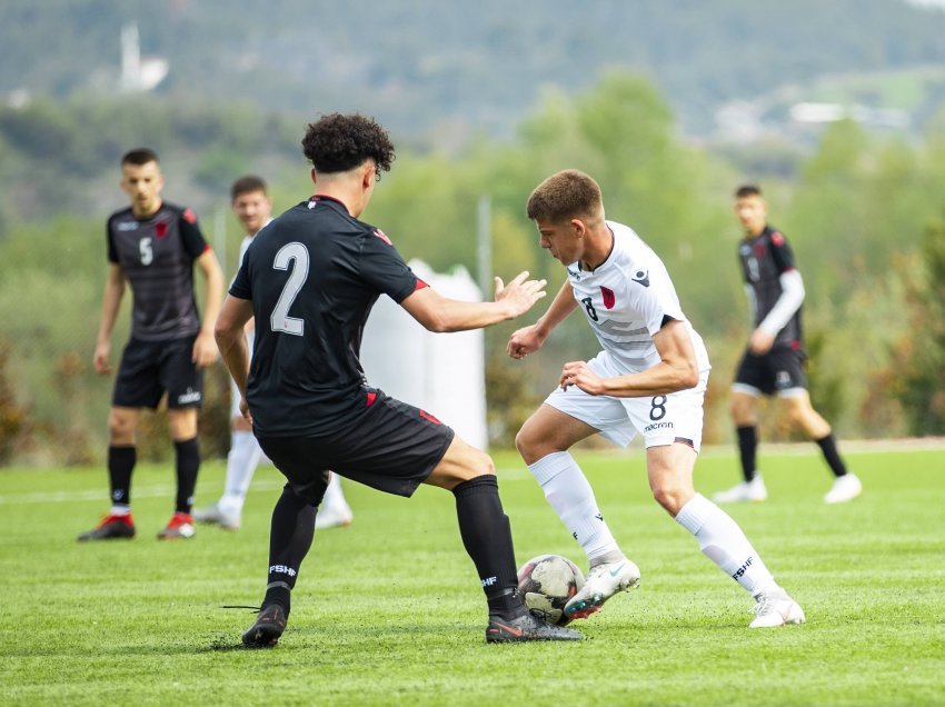 Trajneri Cungu teston 32 futbollistë të rinj