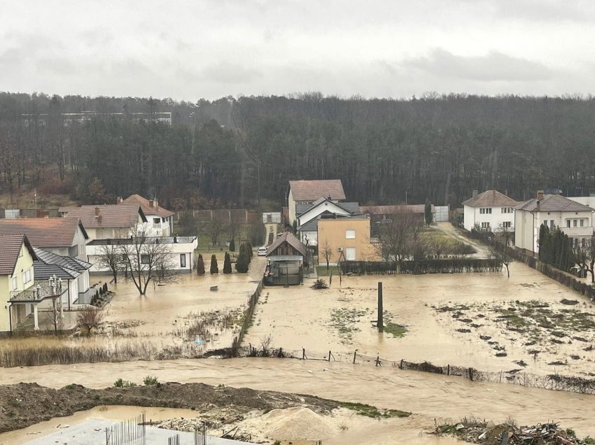 Suhareka ia zgjatë dorën Skënderajit, i nis njësinë e zjarrëfikësve 