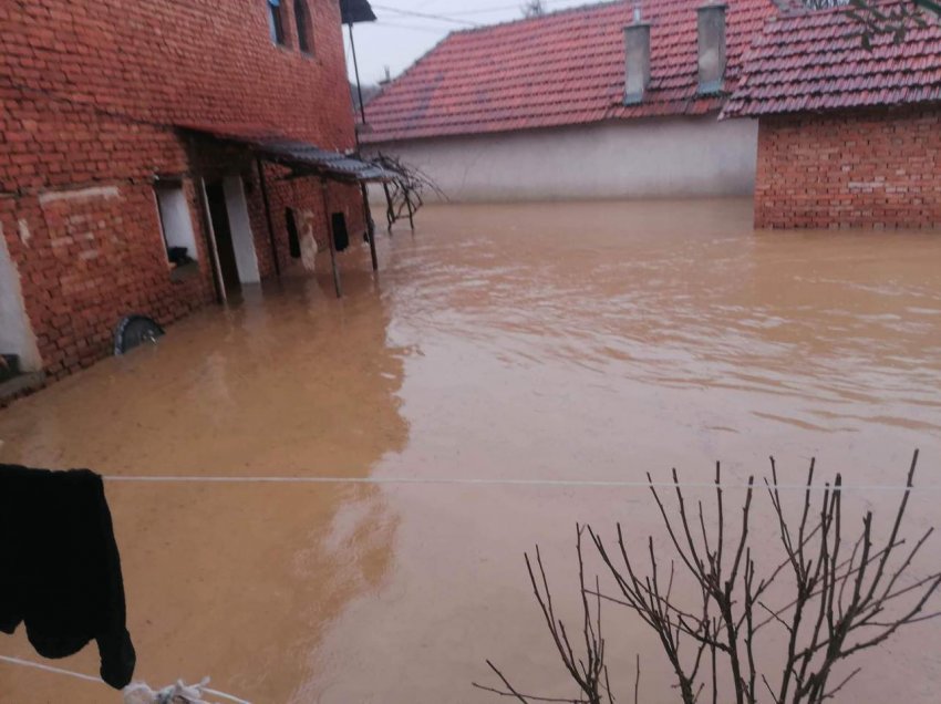 Skenderaj shpallë gjendje të jashtëzakonshme, vërshime në disa lagje