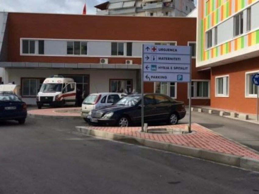 U hodh nga kati i katërt, 60-vjeçarja dërgohet me urgjencë në spital