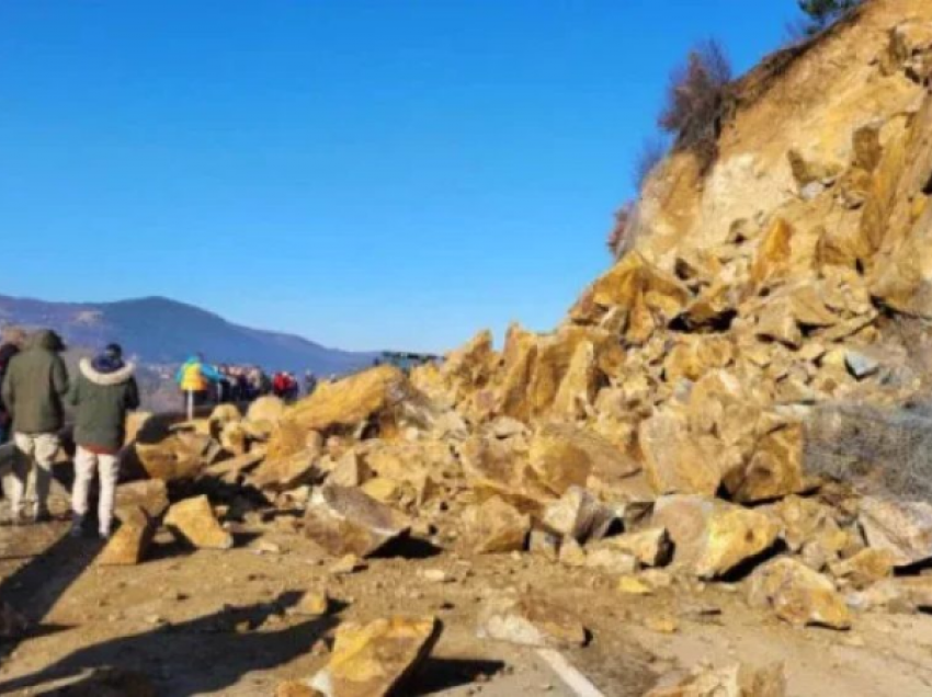 Bllokohet rruga që çon në Jarinjë nga Rashka, kësaj here ‘barrikadë natyrore’