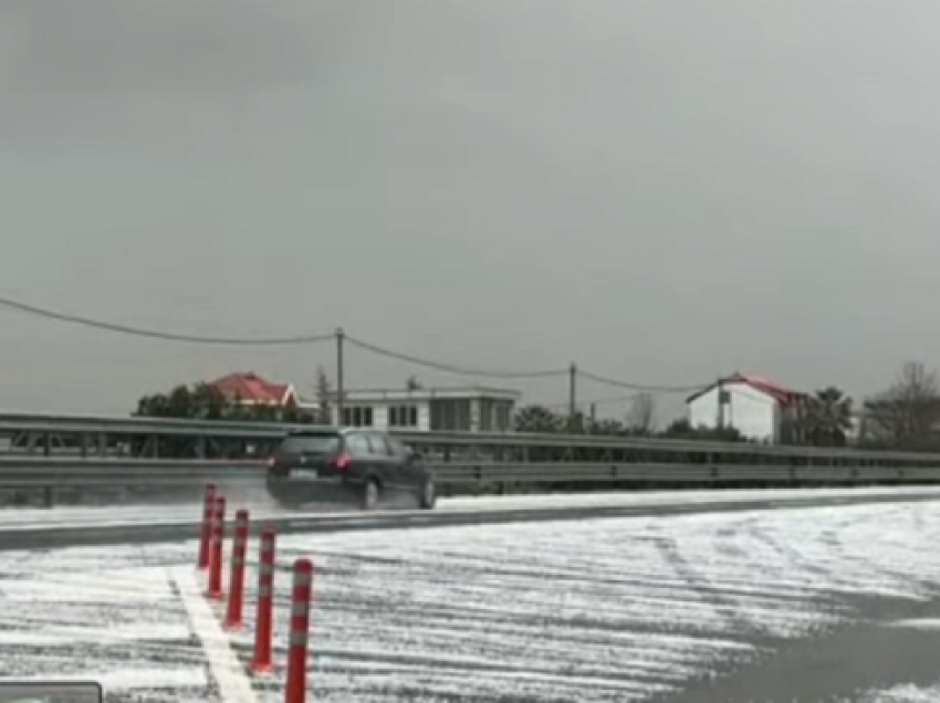 Lezhë/ Largohet uji nga tokat bujqësore, lumi Vjosë larg pikës kritike