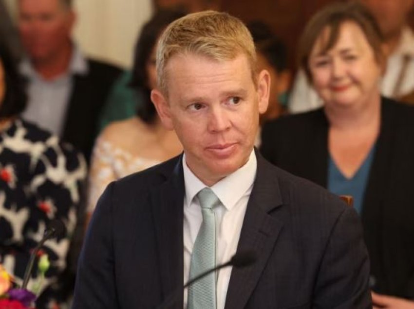 Chris Hipkins betohet si kryeministër i Zelandës së Re