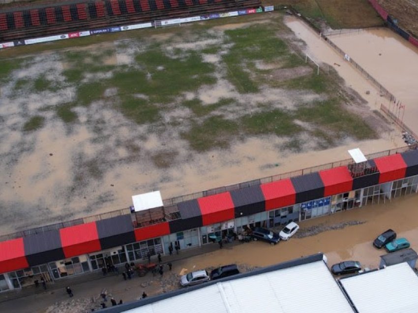 Vërshimet fundosën “Bajram Aliun”, stadiumit të Skenderajt i duhen 200 mijë euro