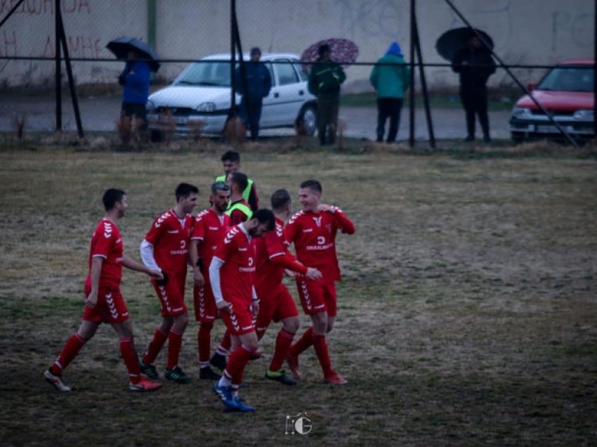 Skuadra e Ligës së Tretë ka para, por nuk mund të gjejë futbollistë dhe trajner!