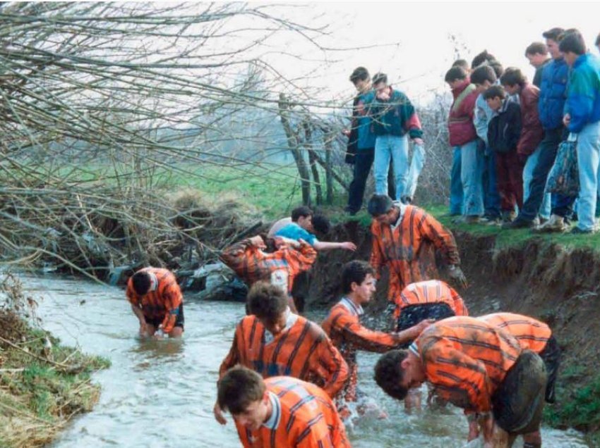 Nga kjo fotografi në Kosovë, sot do të përlotej edhe Messi, Ronaldo, Halaandi