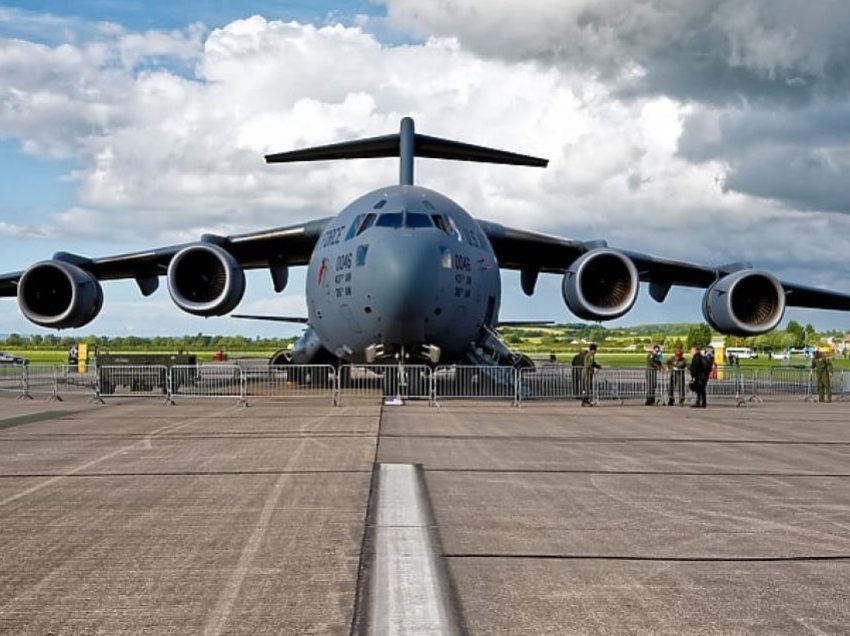 Forcat Ajrore të SHBA dhe Boeing përdorin dronë për të inspektuar aeroplanët përpara fluturimeve