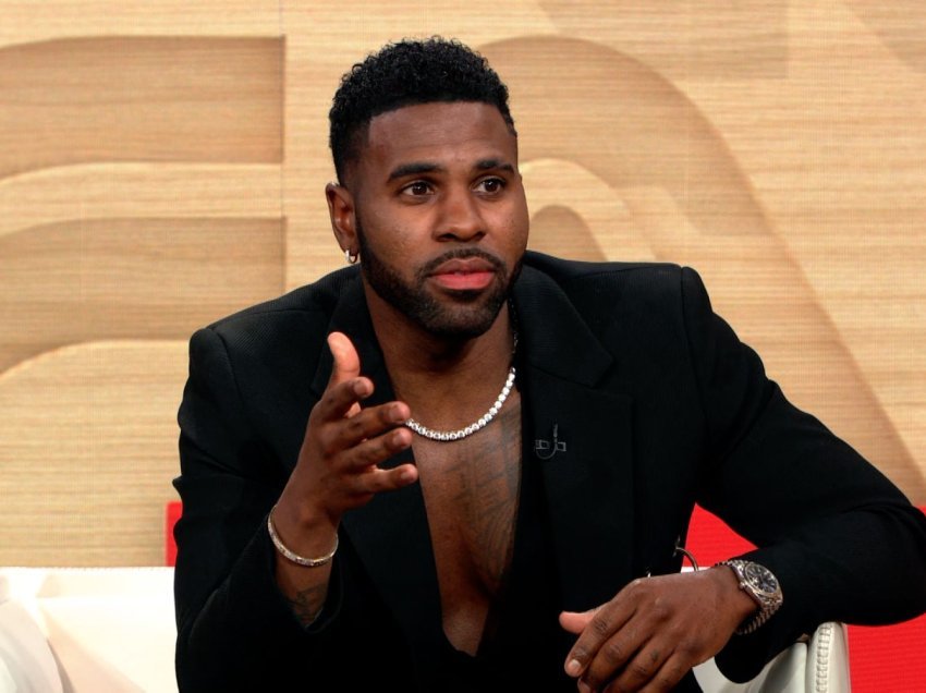 Pas sulmit të Bebe Rexhës në skenë, Jason Derulo ka një këshillë për të gjithë artistët