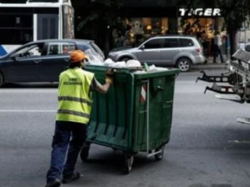 E pazakontë në Selanik, qytetari hedh në kosh qesen me flori së bashku me atë të plehrave