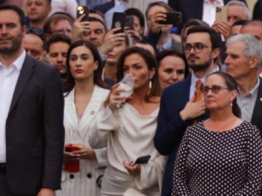 Edhe motra e presidentes Osmani ishte në ceremoninë e ambasadës amerikane