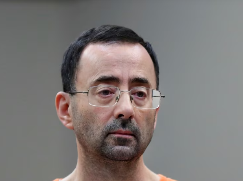 Larry Nassar, ish mjeku famëkeq i gjimnastikës, godite në burg