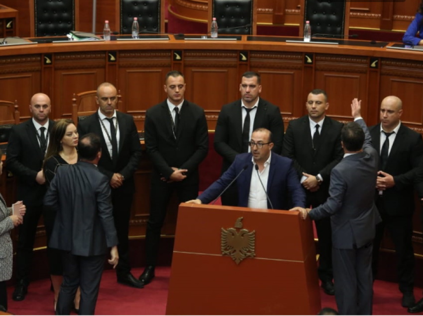 Saimir Korreshi: Felaj të dalë urgjent jashtë, përdori fjalor rruge! Noka: Rrugaçe!