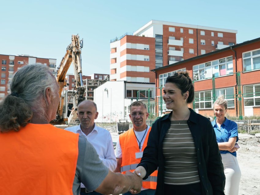 Nënkryetarja Sahatçiu vendos gurthemelin në shkollën “Pavarësia” në kryeqytet 