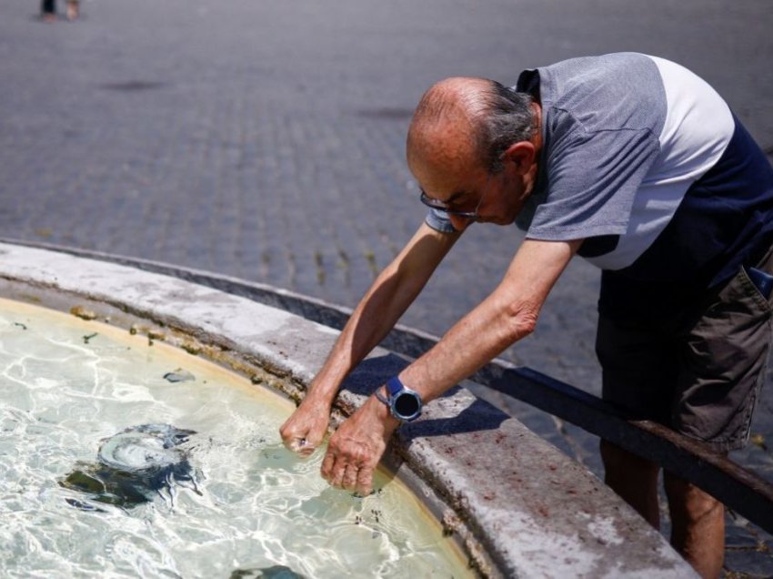 Italia alarmon qytetarët e 15 qyteteve pasi vala e të nxehtit ka përfshirë Evropën