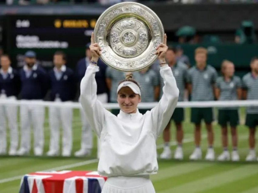 Çekja Marketa Vondrousova fiton Wimbledonin