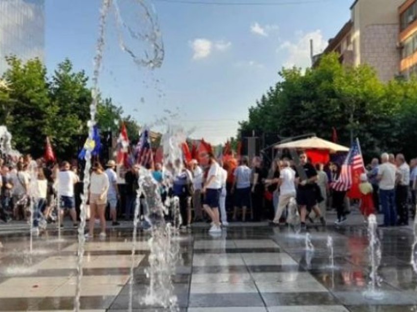 Dejona Mihali ironizon me protestën e veteranëve: Dilni më shpesh, dilni prapë t’ju shohin njerëzia